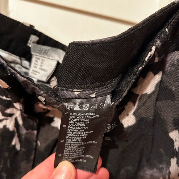 Cute H&M shorts size 12, linen blend. - Picture 4 of 9